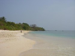 Ciputih, Pantai yang Tersembunyi, dan Pulau Manyir