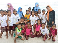 Dari Pasir Putih Sampai Nikmatnya Rujak Ambon