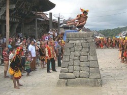 Di Nias, Tidak Boleh Nikah Kalau Belum Bisa Lompat Batu