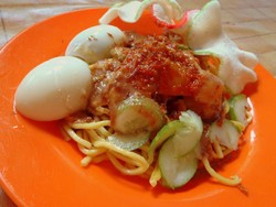 Gado-Gado dan Lemper Ikan di Ranai