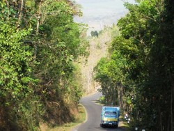 Gua Maria Lawangsih dan Pengiloning Leres