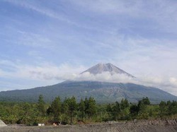 Gunung Semeru, Pendakian Ke Puncak Abadi Para Dewa