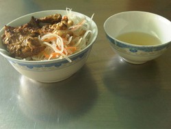 Hue, Menjual Kejayaan Nguyen Dynasty