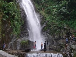 Indahnya Air Terjun di Balik Panasnya Kota Karawang