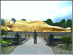 Indonesia Juga Punya Patung Buddha Tidur Terbesar