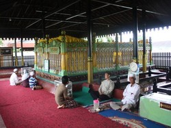 Jejak Keramat Di Makam Sultan Suriansyah