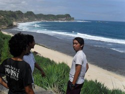 Keindahan Pantai Nampu