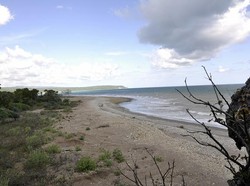 Keindahan Pantai Oepaha diatas Goa Jepang