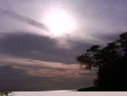 Keindahan Sunset di Jungkat Beach, Pontianak