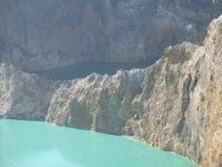 Kelimutu Danau Tiga Warna