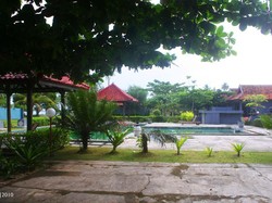 Kemewahan Di Tengah-tengah Pulau Indah Berbatu