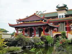 Klenteng Terbesar se-Asia Tenggara Ada di Indonesia