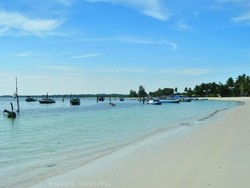 Liburan Pantai Seru Ala Negeri Laskar Pelangi