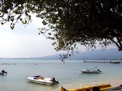 Liburan Penuh Cerita di Pantai Carita