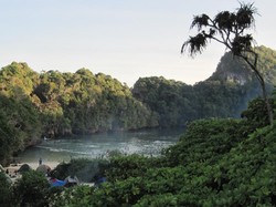 Malam Minggu Seru di Pulau Sempu