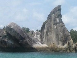 Melintas Pulau di Tanjung Kelayang