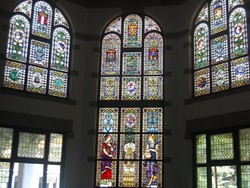 Memahami Makna Mozaik Indah di Lawang Sewu