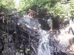 Menaklukan Air Terjun Keramat Gunung Betung