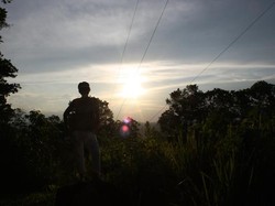 Menapaki Senja Di Wisata Alam Bukit Tangkiling