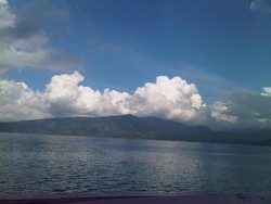 Menikmati Indahnya Danau Toba dan Pulau Samosir