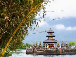 Menikmati Kebersihan Pantai Pulau Datuk