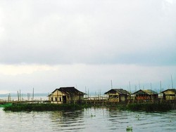 Menikmati Refleksi Lukisan Tuhan di Danau Tondano
