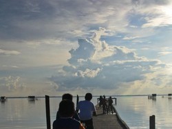 Menikmati Senja di Pantai Perepat Tunggal