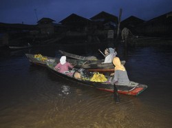 Menjelajah Pasar Terapung dan Pulau Kambang di Banjarmasin