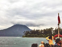Menjelajahi Anak Krakatau dan Pulau-Pulau di Sekitarnya