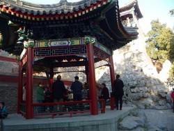 Menonton Orkestra Para Manula di Beihai Park