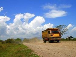 Menyusuri Kaki Gunung Tambora, Perjalanan Deru Campur Debu