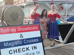 Naik Kapal dengan Penari Seksi di Sydney
