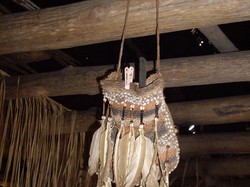 Noken dan Rumah Bujang Suku Asmat