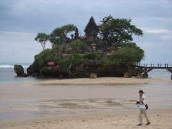 Pantai Balekambang Miniatur Pantai Kuta