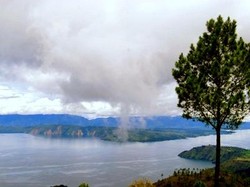 Puncak Pesona Danau Toba dari Hutaginjang