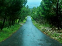 Pura Cantik di Kaki Gunung Salak, Bogor