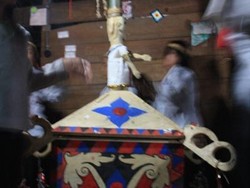 Ritual Pemberian Makan Arwah di Eheng