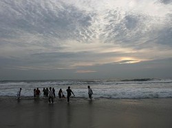 Sawarna: Keindahan Pantai dan Karang