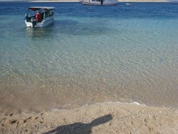 Sensasi Private Island di Gili Kondo