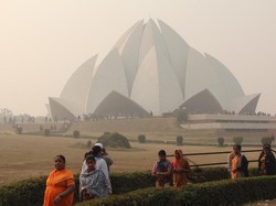 Serba Angka 9 di Lotus Temple, India