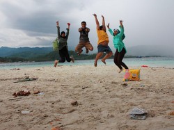 Seru-seruan di Pantai Mutun dan Pulau Tangkil