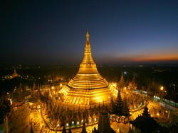 Shwedagon Pagoda, Kilau Emas Kuil Buddha di Myanmar