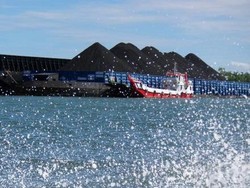 Si Gunung Hitam Menghidupi Pelabuhan Tangkayu