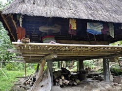 Suat Desa Terpencil di Daerah Alor Kecil