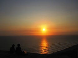 Sunset yang Romantis di Parangndog