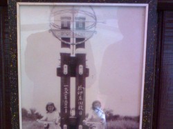 Tugu Khatulistiwa Mendadak