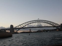 Uji Nyali Memanjat Sydney Harbor Bridge