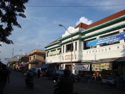 Wisata Kuliner di Sudut Kota Surabaya