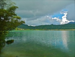 Wow! Air di Danau Linow Bisa Berubah-ubah