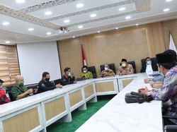 Pedagang Warteg Mengadu ke DPR, Pulang Kampung Karena Merugi